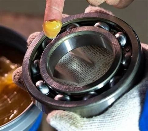Can You Really Tell If Your Bearings Are Healthy Just by Looking at Grease Color?